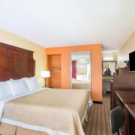 Days Inn By Wyndham Blytheville Esterno foto