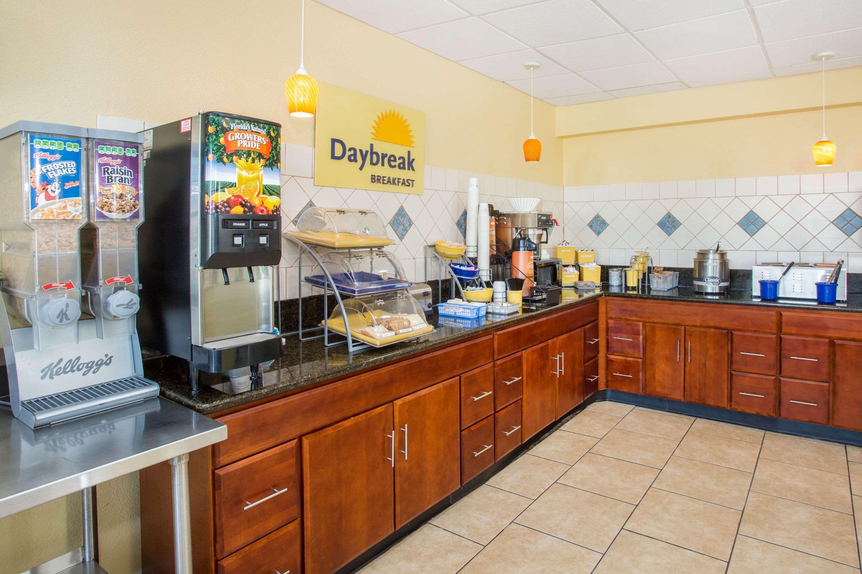 Days Inn By Wyndham Blytheville Esterno foto